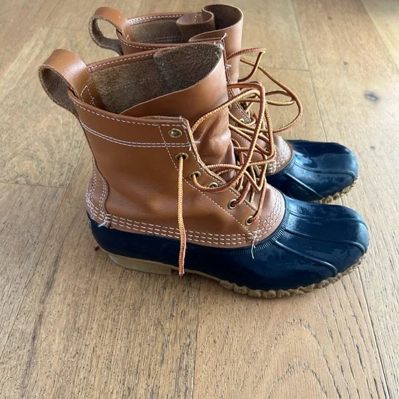 L.L. Bean Women’s  8" Tumbled Leather Bean Boots Tan/Navy, Size 9, Medium B - Picture 2 of 5